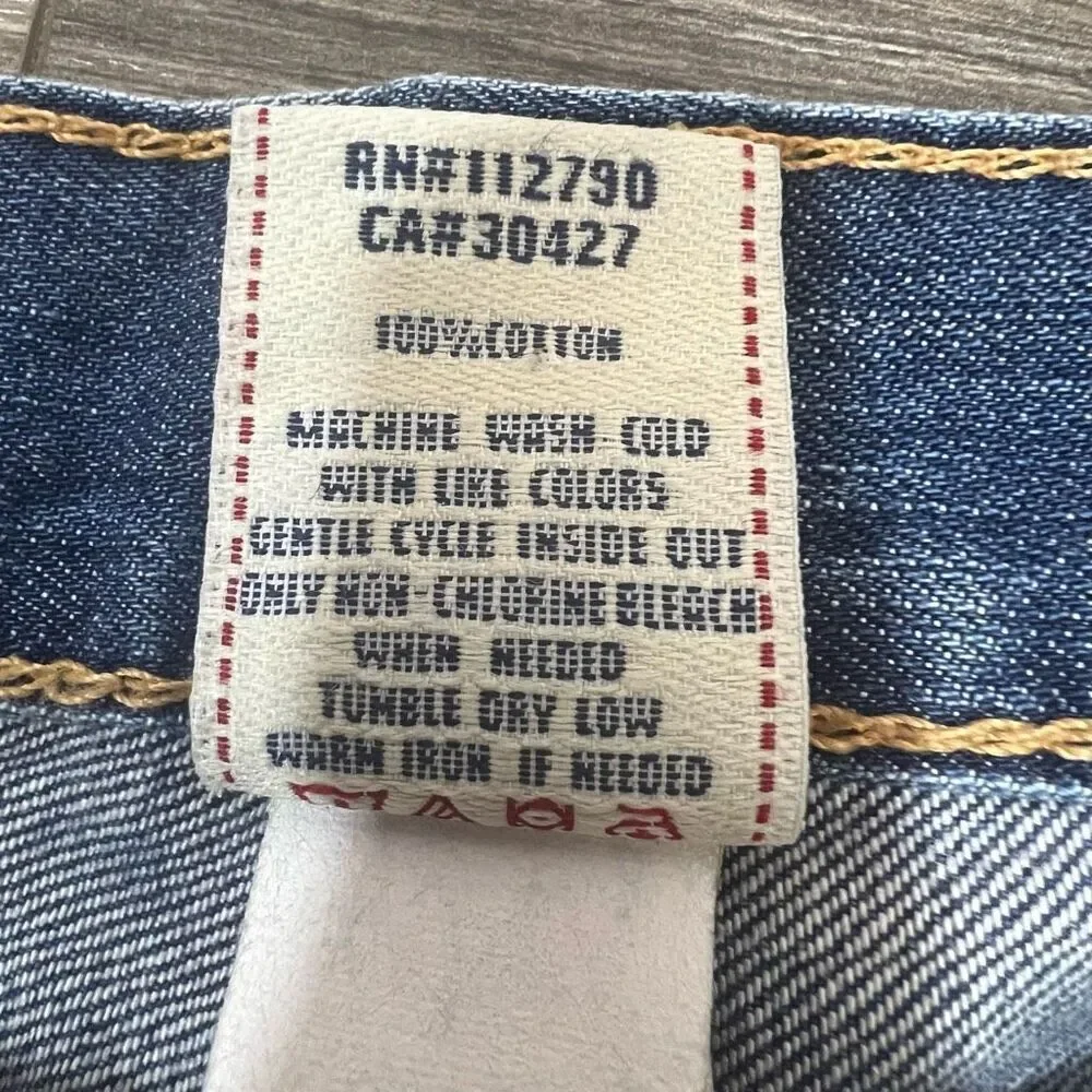 True Religion Riley Denim Jean Knee Shorts Raw Hem Distressing Button Fly Sz 26